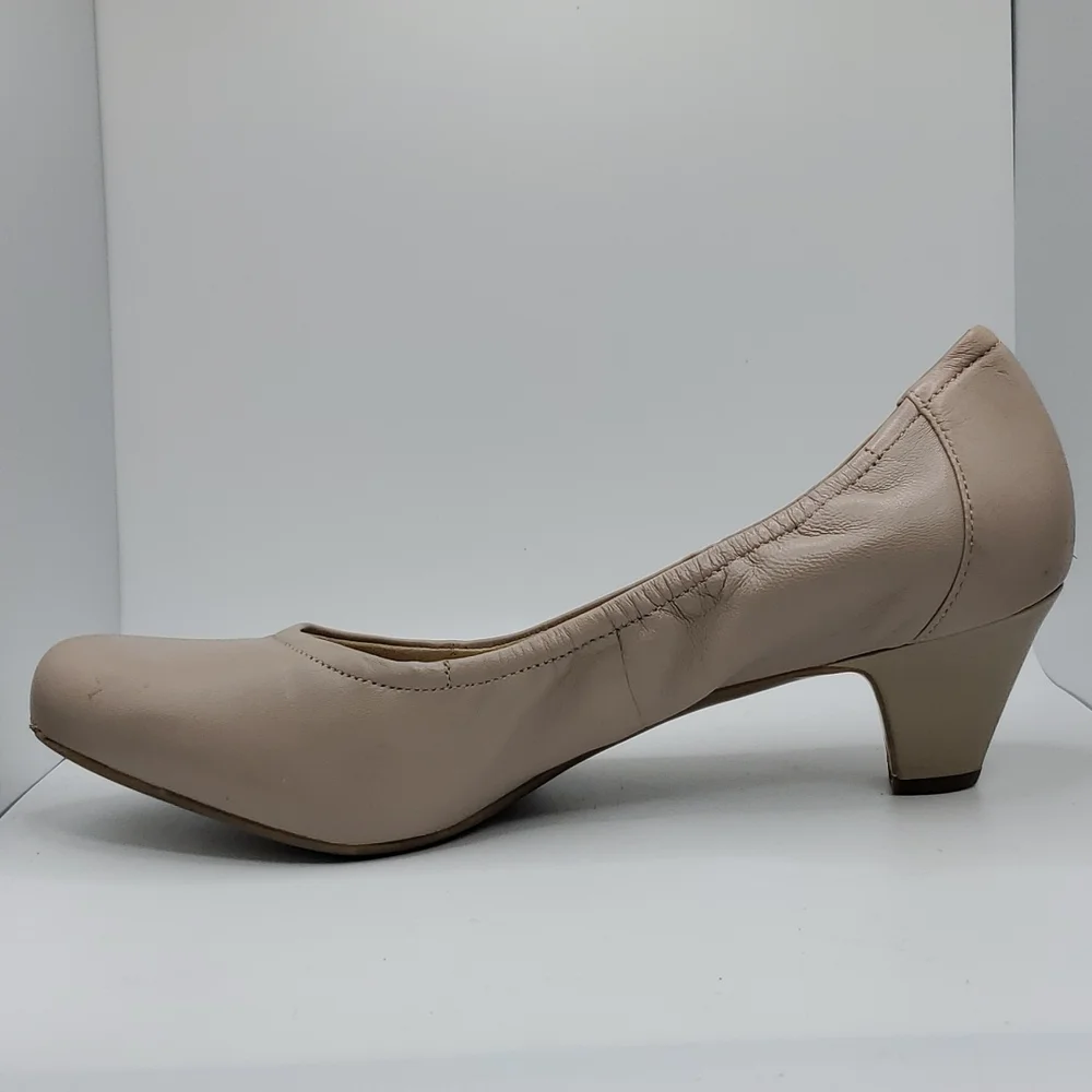 Naturalizer Nude Beige Leather Low Heel Pumps
